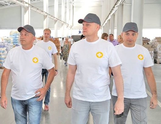 Ринат Ахметов высоко оценил бескорыстную помощь волонтеров жителям Донбасса (фото) (фото) - фото 5