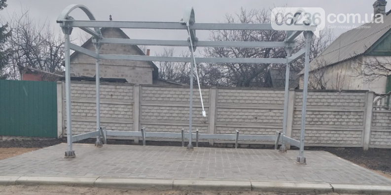 Безответственные жители города снова ломают остановки, фото-1