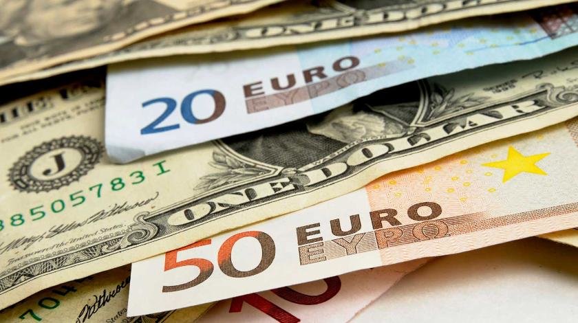 В Украине курс доллара упал до нового минимума В Украине курс доллара упал до нового минимума