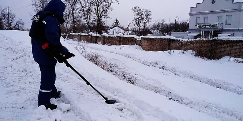 За неделю в ООС силами ГСЧС было обезврежено более 900 взрывоопасных предмета